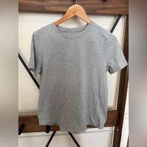 EUC Lululemon gray T-shirt